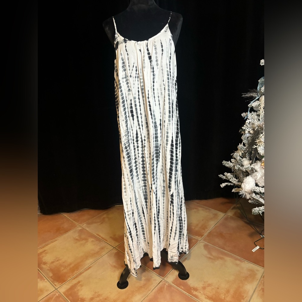 Black and white tie dye dress